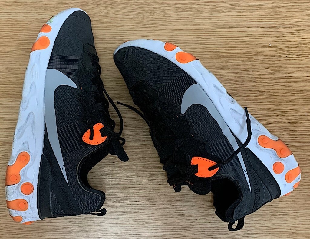 BLACK MENS NIKE TRAINERS SHOES SIZE 